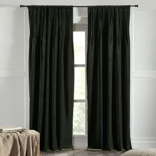 Art Dance Velvet Curtain Made of Opaque Velvet Fabric with 8 Eyelets in  Plain for Indoor Use Elegant and Feminine in Victorian Style in Classic  Vintage Style (Bordeaux) : : Home 