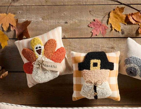 Mini Hooked Thanksgiving Pillows