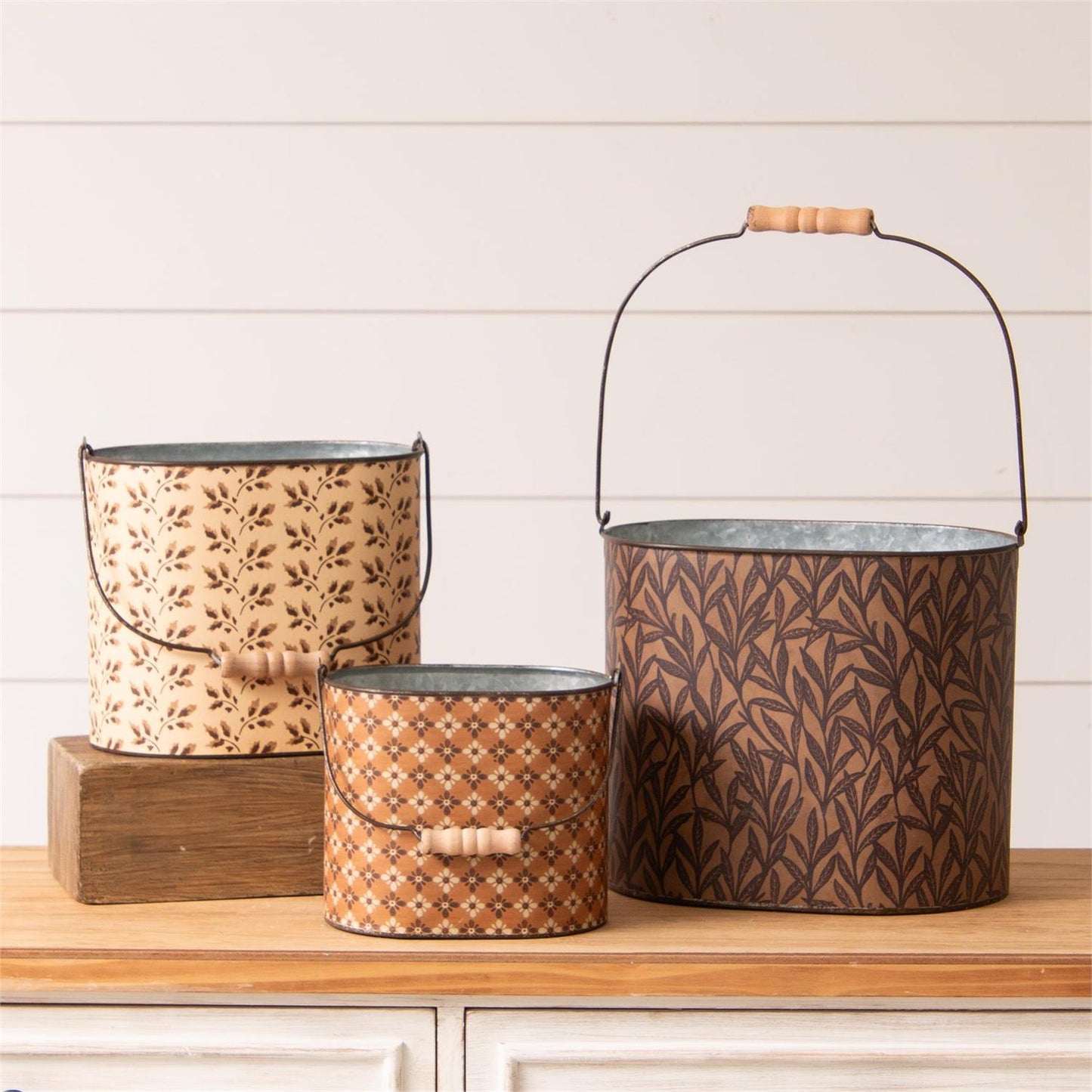 Vintage Wallpaper Pattern Buckets