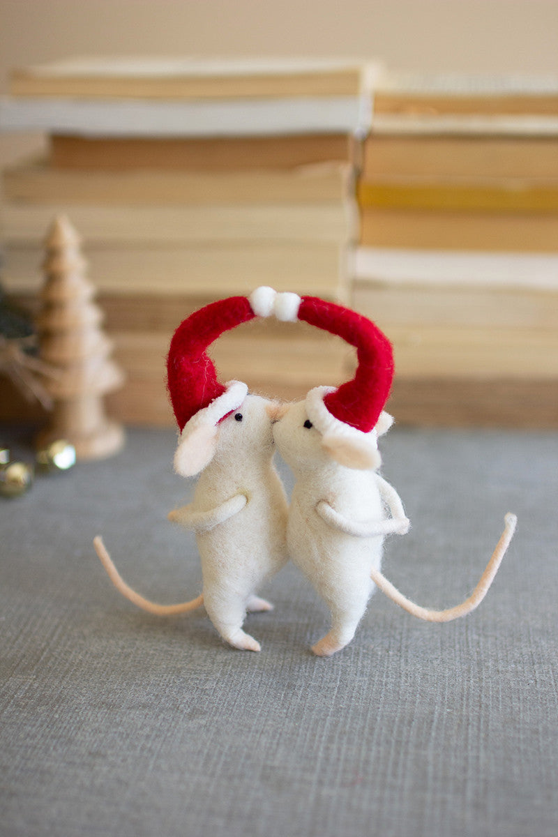 Kissing Christmas Mice