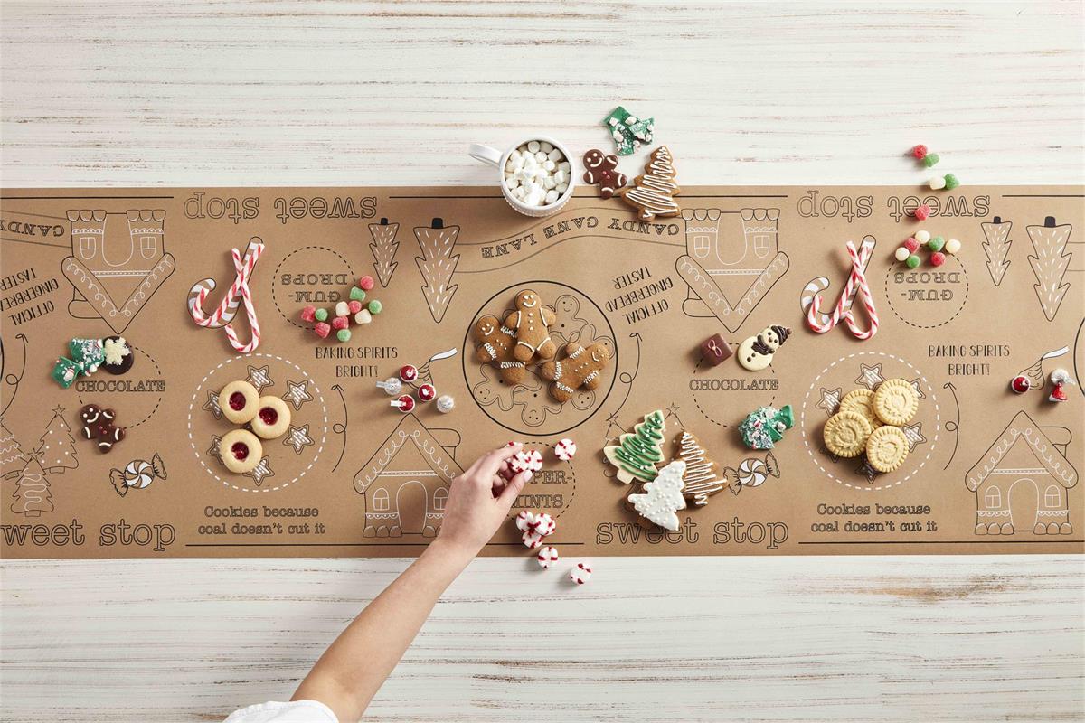 HOLIDAY KRAFT TABLE RUNNER